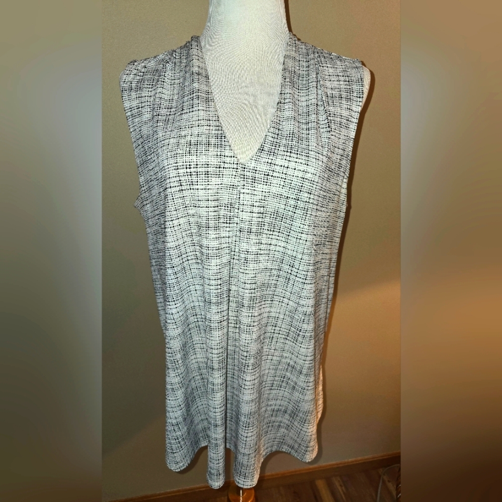 Worthington Black/White Sleeveless V-Neck Blouse Women’s Size XLT